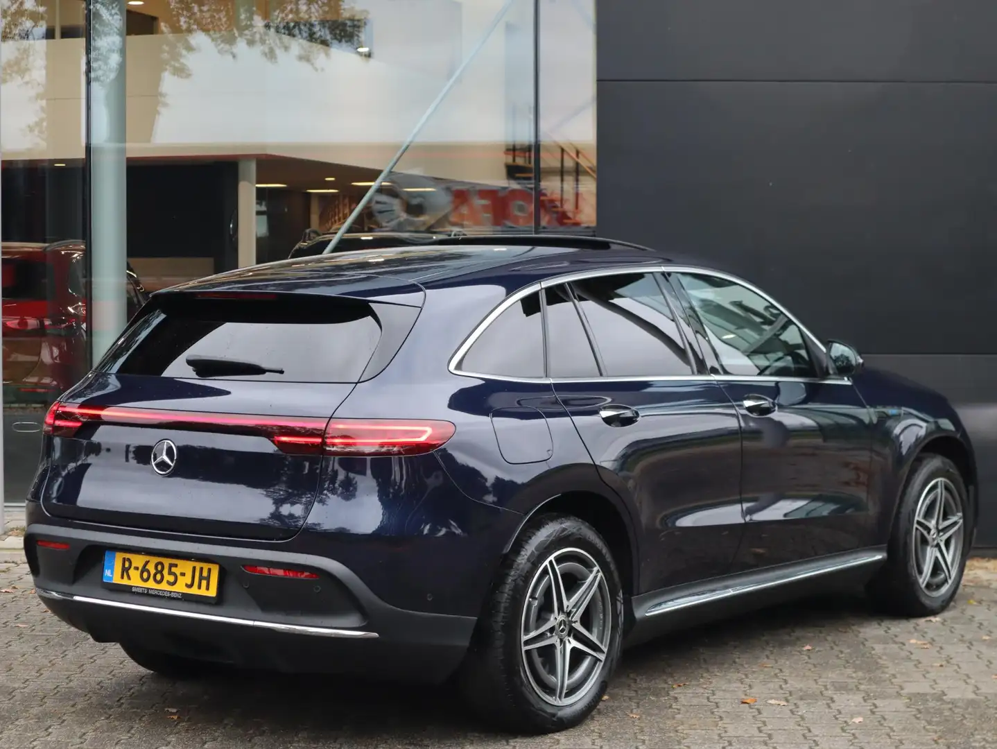 Mercedes-Benz EQC 400 4MATIC Business Solution AMG 80 kWh Bleu - 2