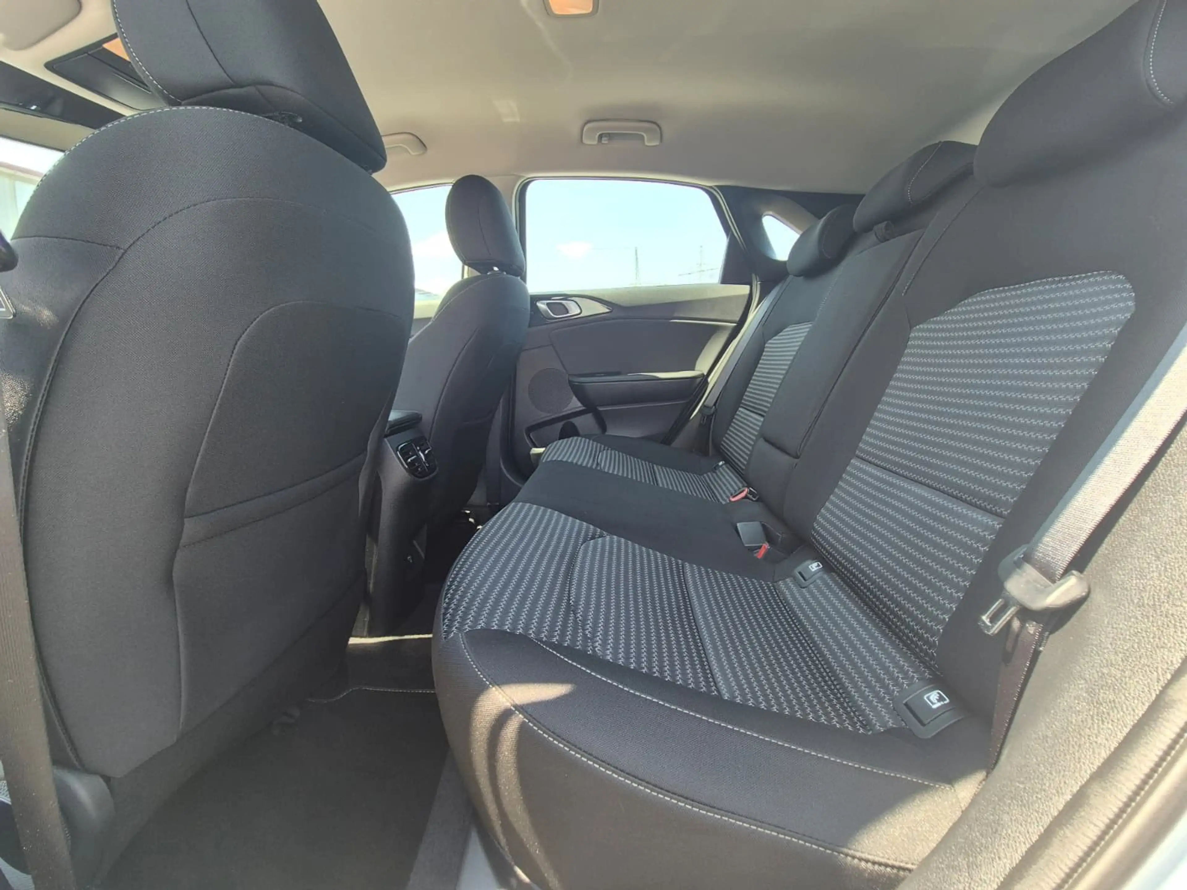 Kia Ceed / cee'd 1.5 DCT Spirit ACC*LED*JBL*APP*KAM — photo 14