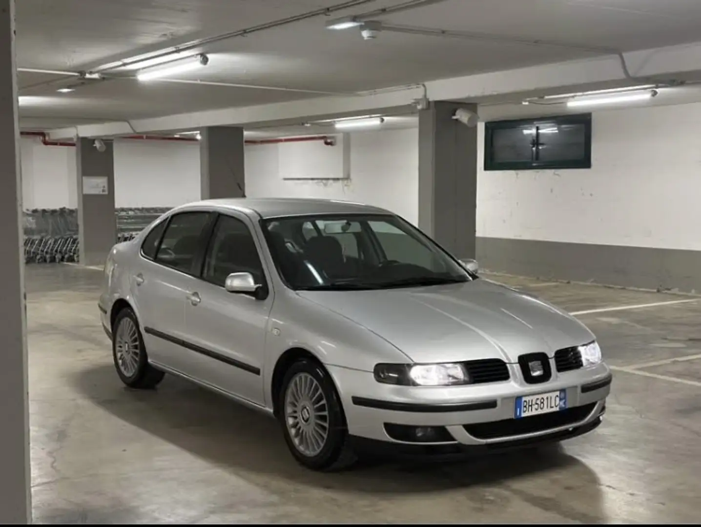 SEAT Toledo 1.9 tdi Magnus c/2airbag,abs,clima 110cv - 2
