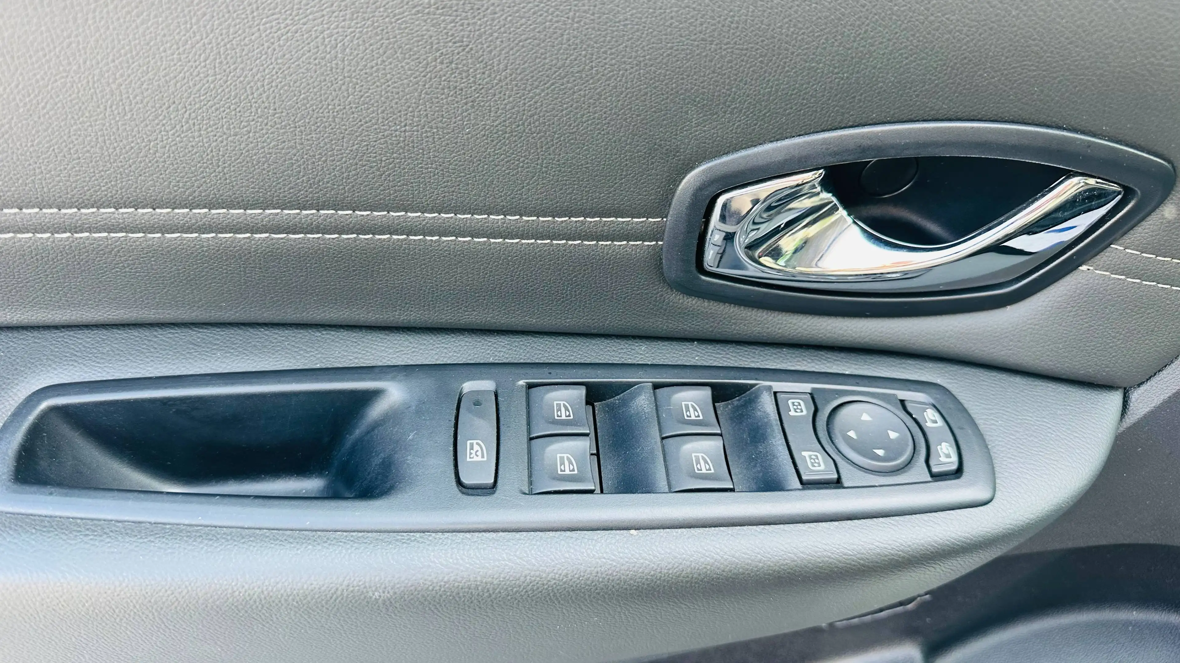 Renault Scenic Grand BOSE Edition ERSTE HAND 51800 KM CAMERA KLIMAAUTOMATIK ALU EPH SH NAVI T.LEDER TÜV NEU — photo 13