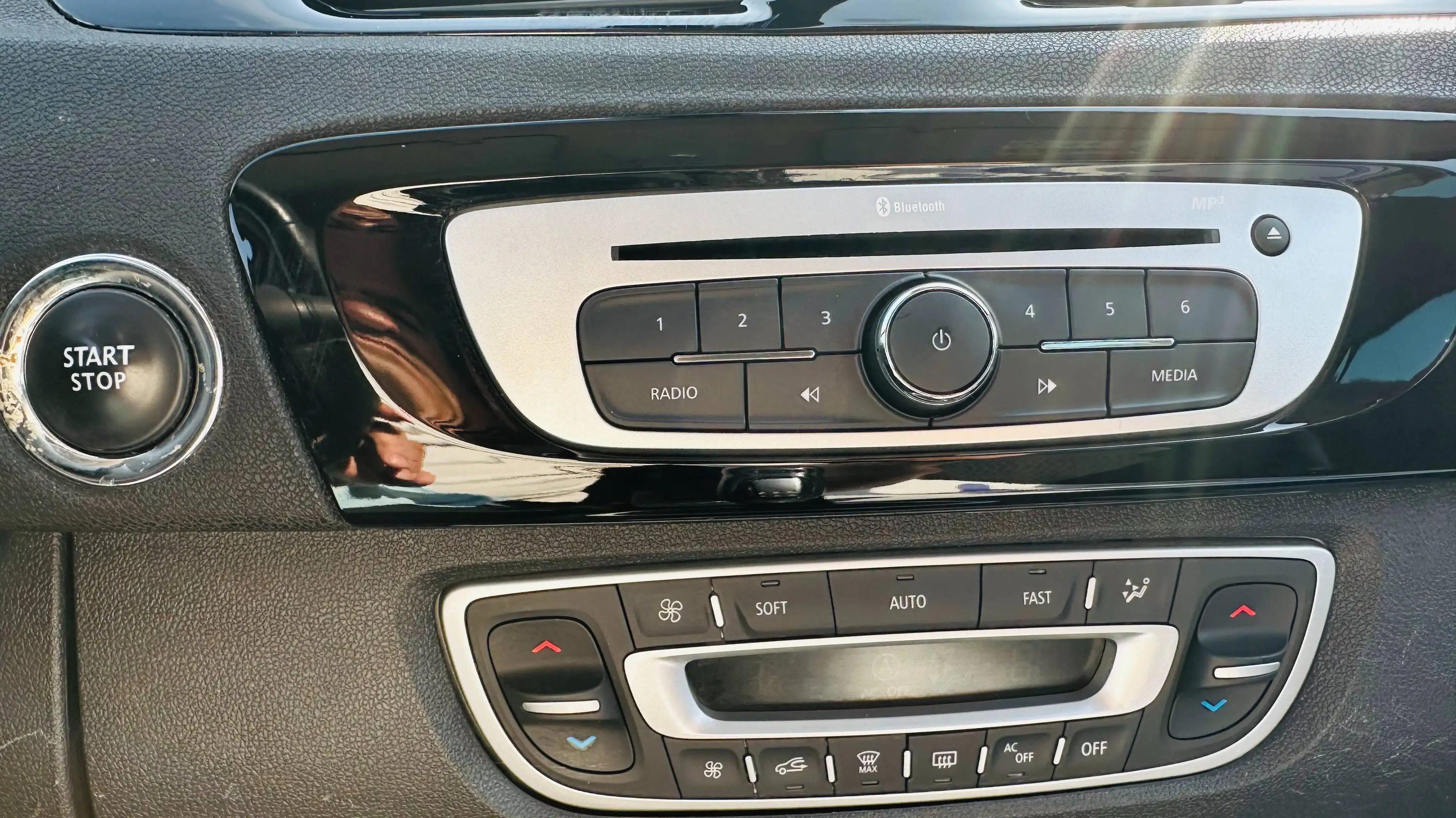 Renault Scenic Grand BOSE Edition ERSTE HAND 51800 KM CAMERA KLIMAAUTOMATIK ALU EPH SH NAVI T.LEDER TÜV NEU — photo 11