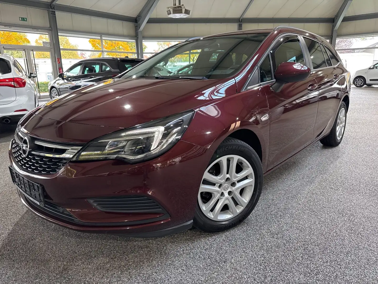 Opel Astra K ST 1.4i Edition AHK Navi PDC Winter Rouge - 1