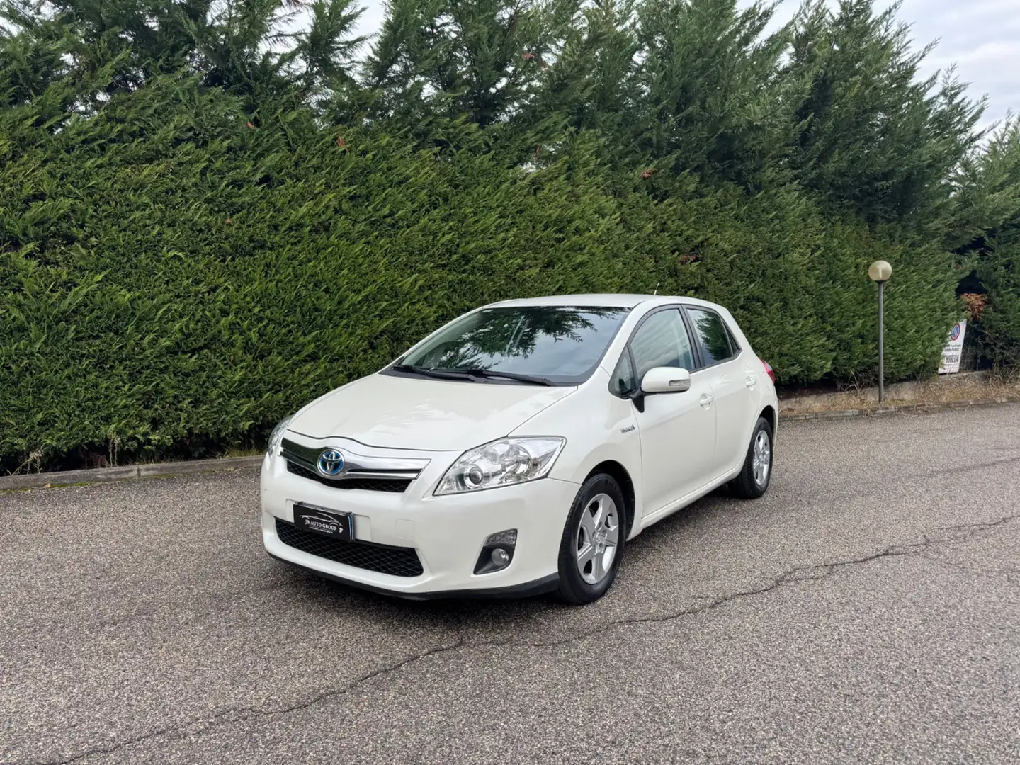 Toyota Auris 1.8 HSD 5 porte Executive Bianco - 1