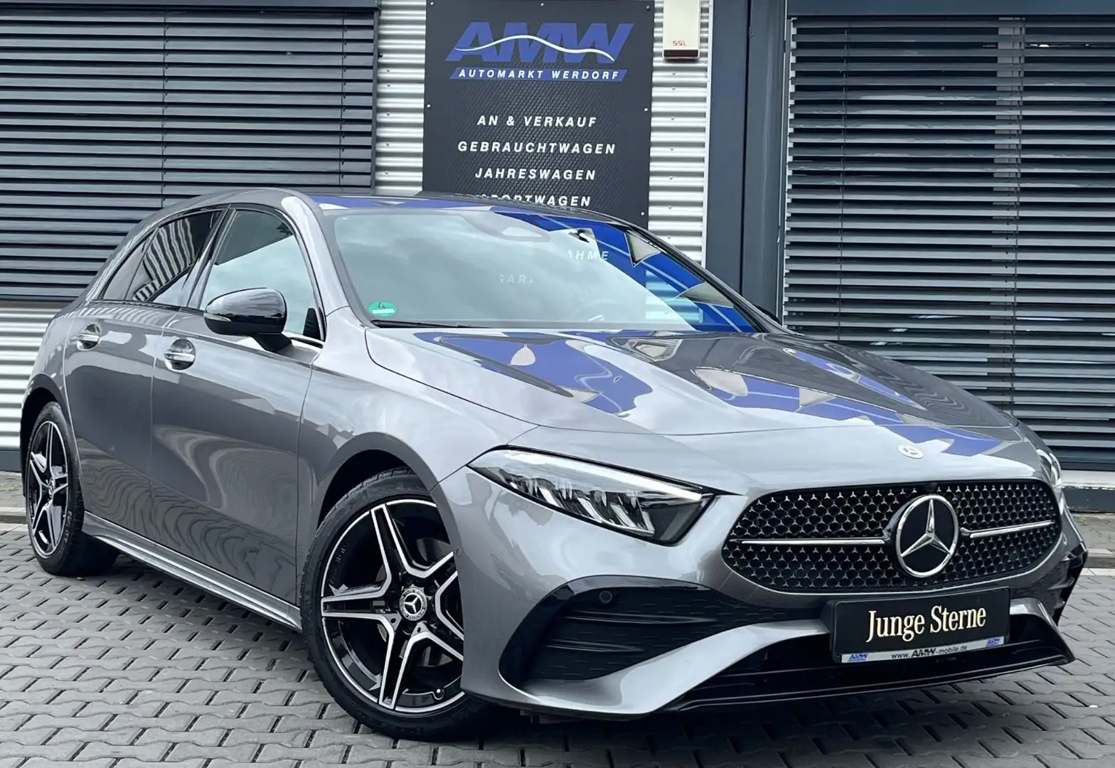 Mercedes-Benz A 200 AMG NightPaket*LED*KAMERA*AMBIENTE*1.Hand* Gris - 1