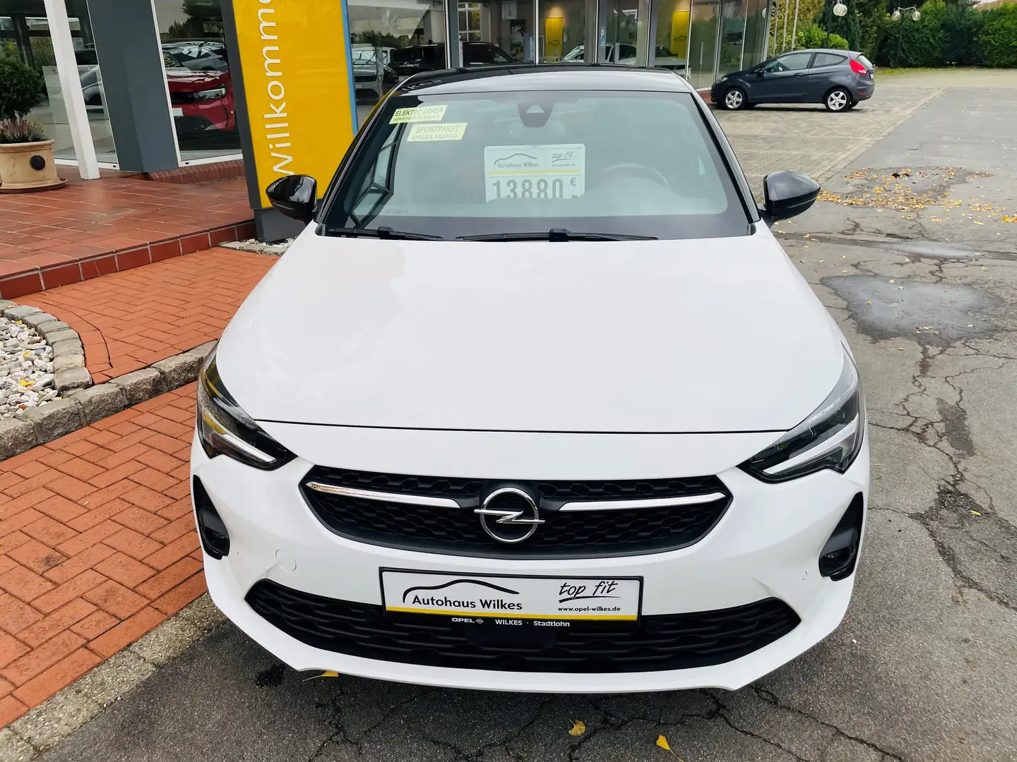 Opel Corsa-e e GS Line *Sportausstattung* Noir - 2