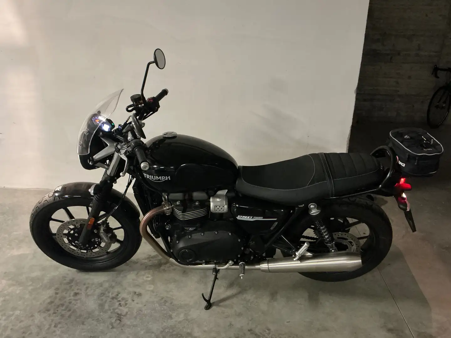 Triumph Street Twin Nero - 1