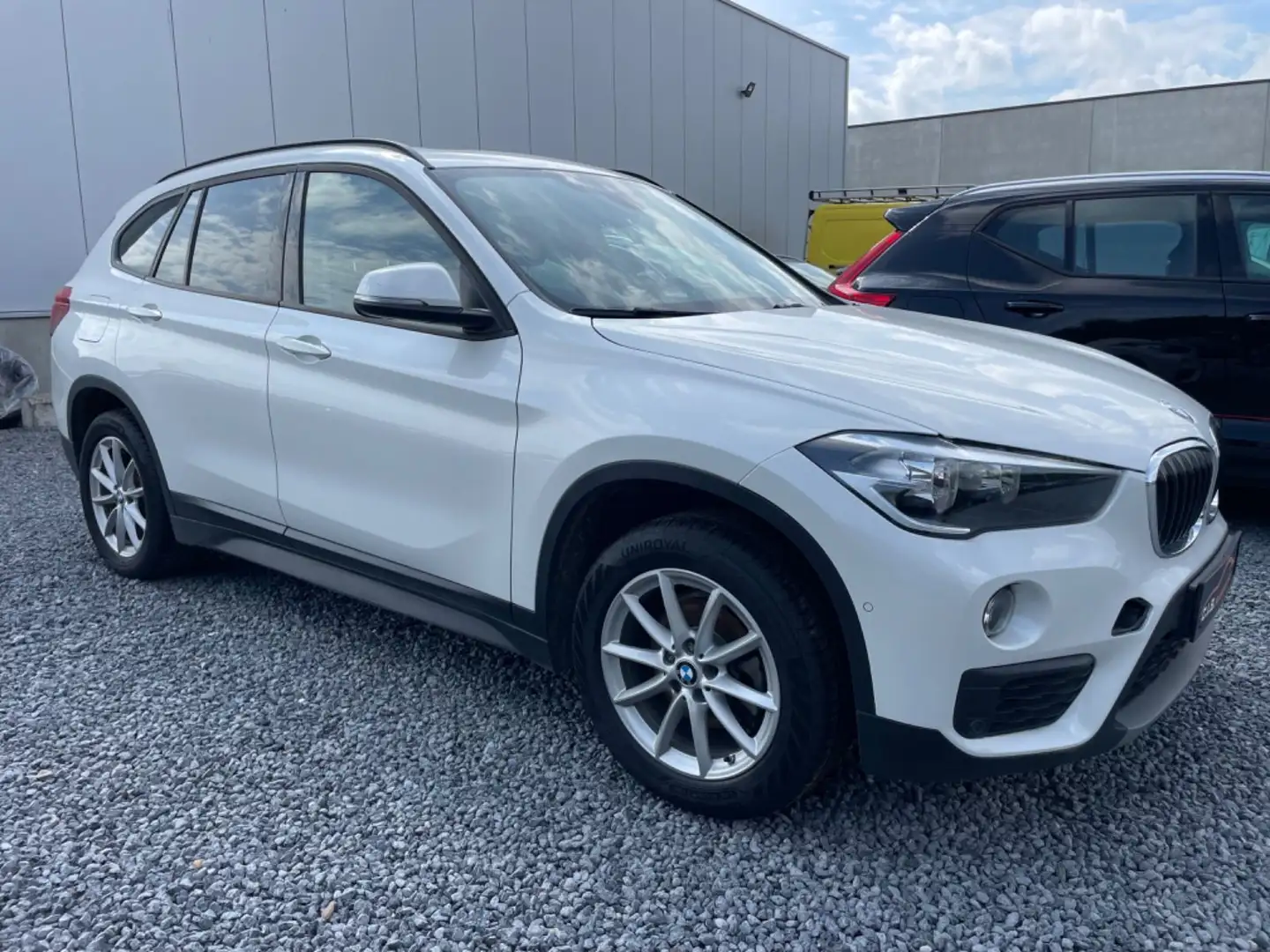 BMW X1 xDrive1.6 Sdrive Weiß - 1