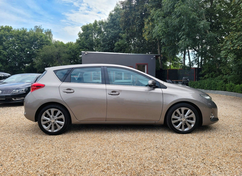 Toyota Auris Hybrid Start Edition*R-Cam*Klima*SZH*8xLMF — photo 7