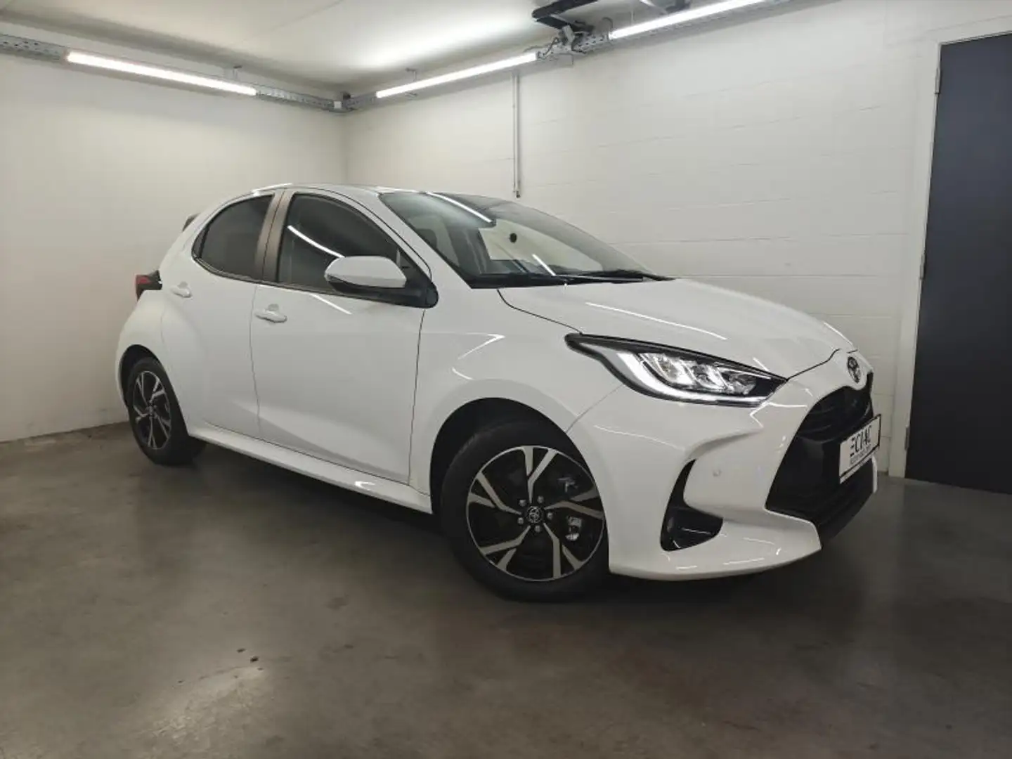 Toyota Yaris Y-Conic Weiß - 2