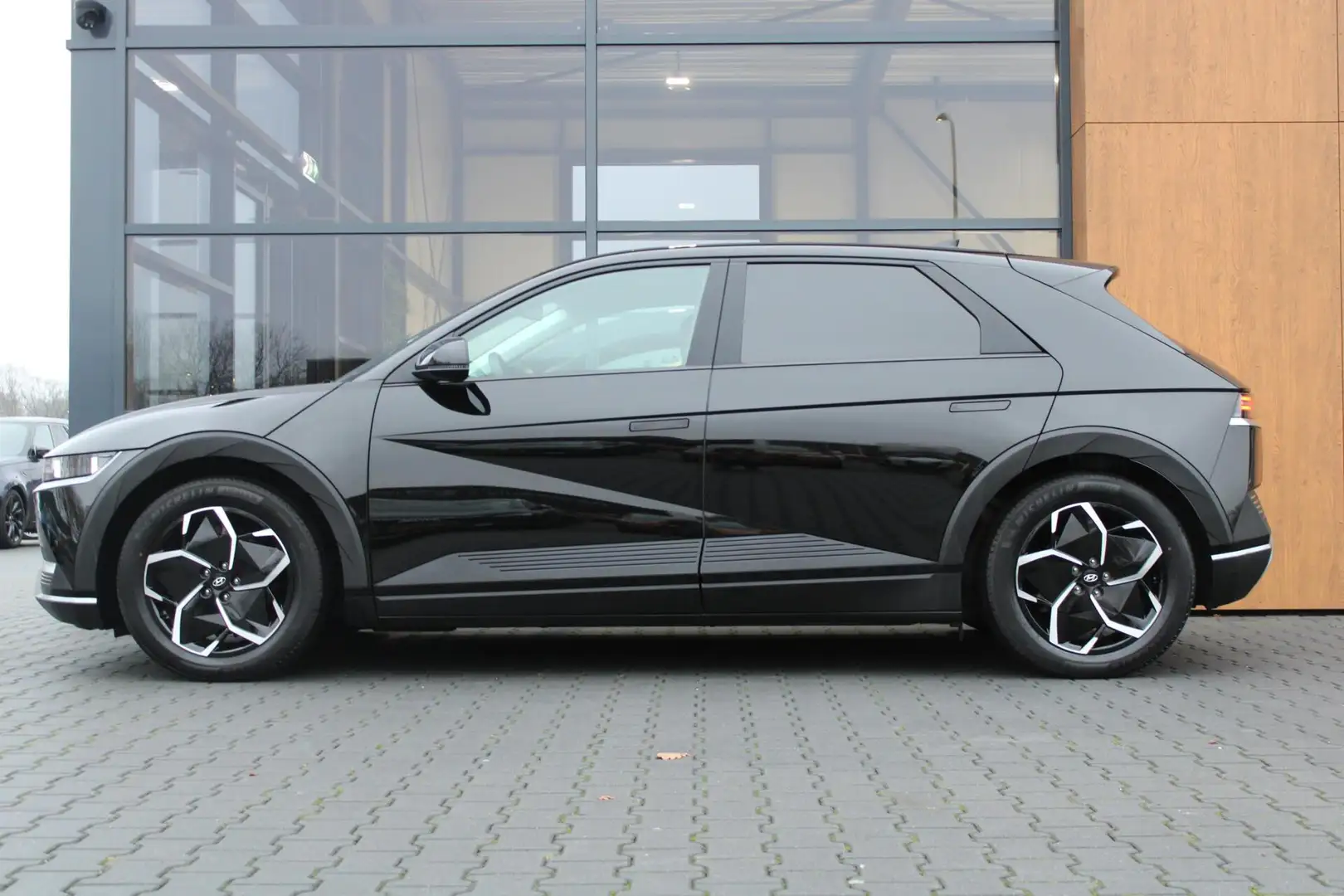 Hyundai IONIQ 5 Connect+ 73kWh Trekhaak | Bose | Leer | Luxe Zwart - 2