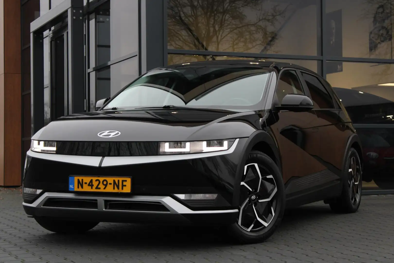 Hyundai IONIQ 5 Connect+ 73kWh Trekhaak | Bose | Leer | Luxe Zwart - 1