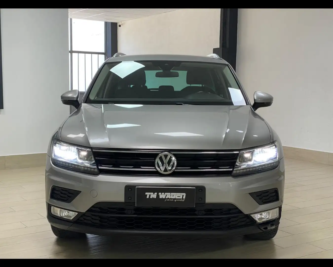 Volkswagen Tiguan 2.0 TDI SCR 4MOTION Executive BlueMotion 150cv 201 Zilver - 2