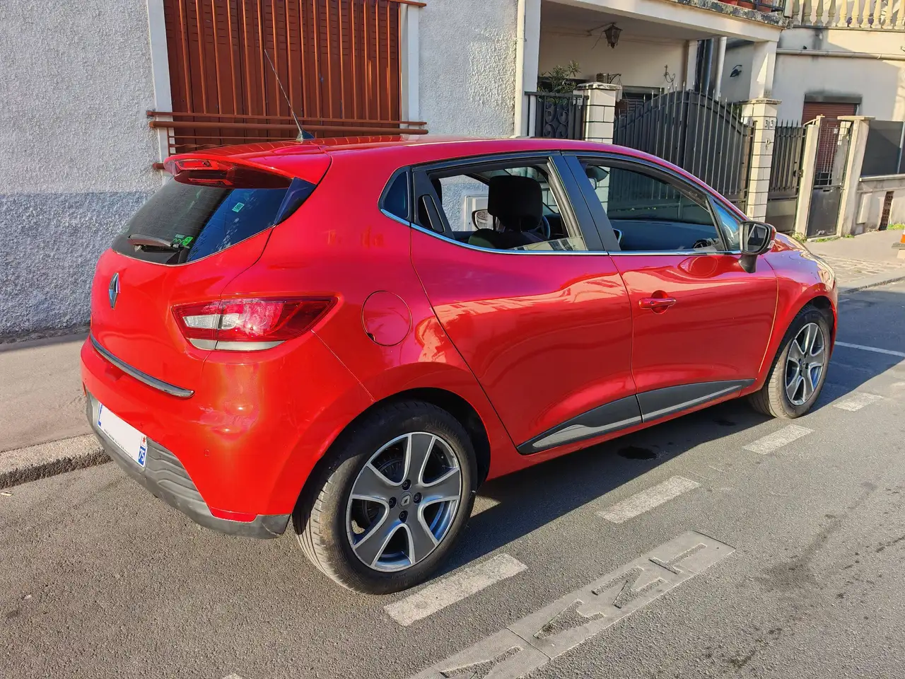 Renault Clio Citadine 5 portes — photo 4