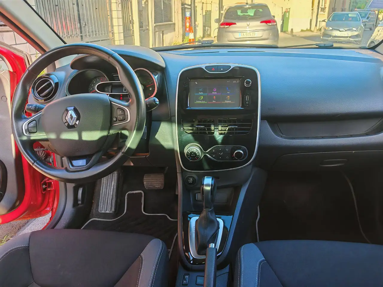 Renault Clio Citadine 5 portes — photo 17
