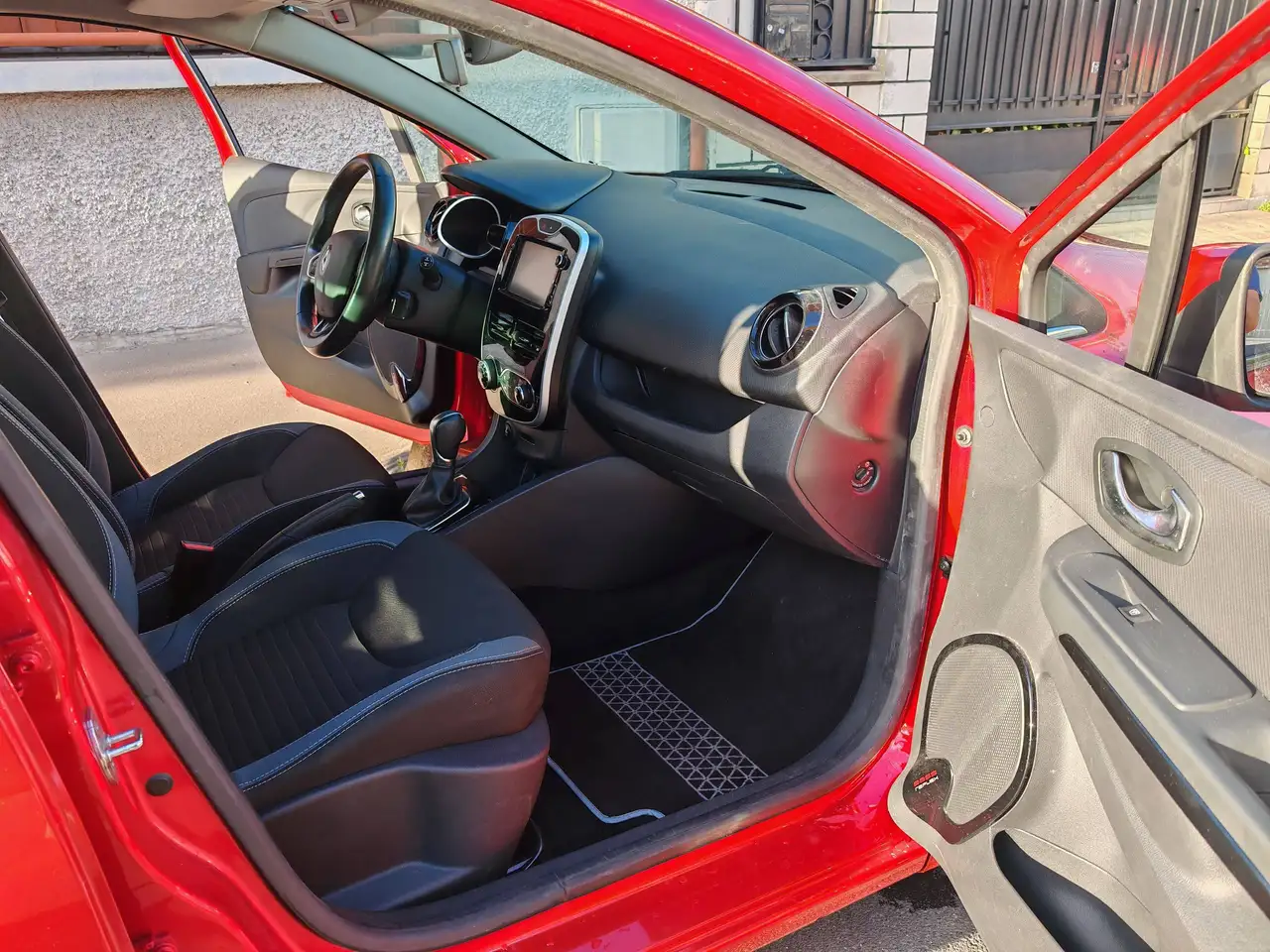 Renault Clio Citadine 5 portes — photo 11