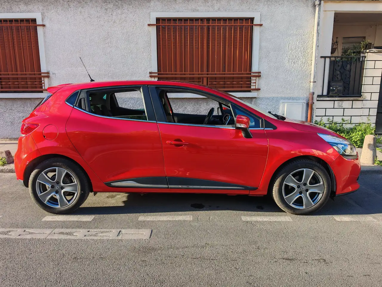 Renault Clio Citadine 5 portes — photo 5