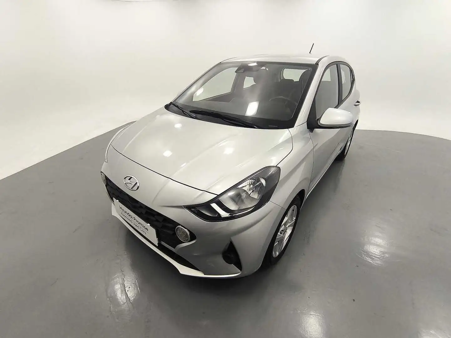 Hyundai i10 1.0 MPI Klass Plateado - 1