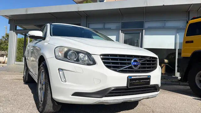 Volvo XC60 XC60 I 2015 2.0 d4 Momentum 181cv geartronic/NAVIGATORE/SED. RISCALDABILI