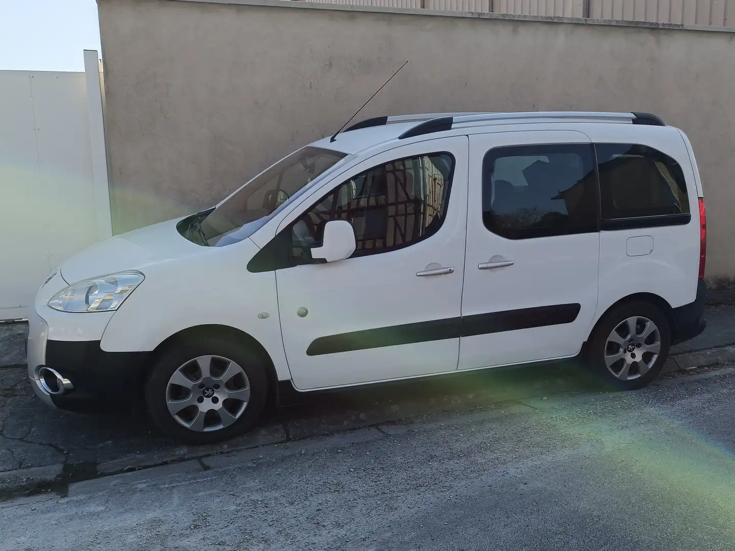 Peugeot Partner Partner Tepee 1.6 HDi 90ch Outdoor Blanc - 1