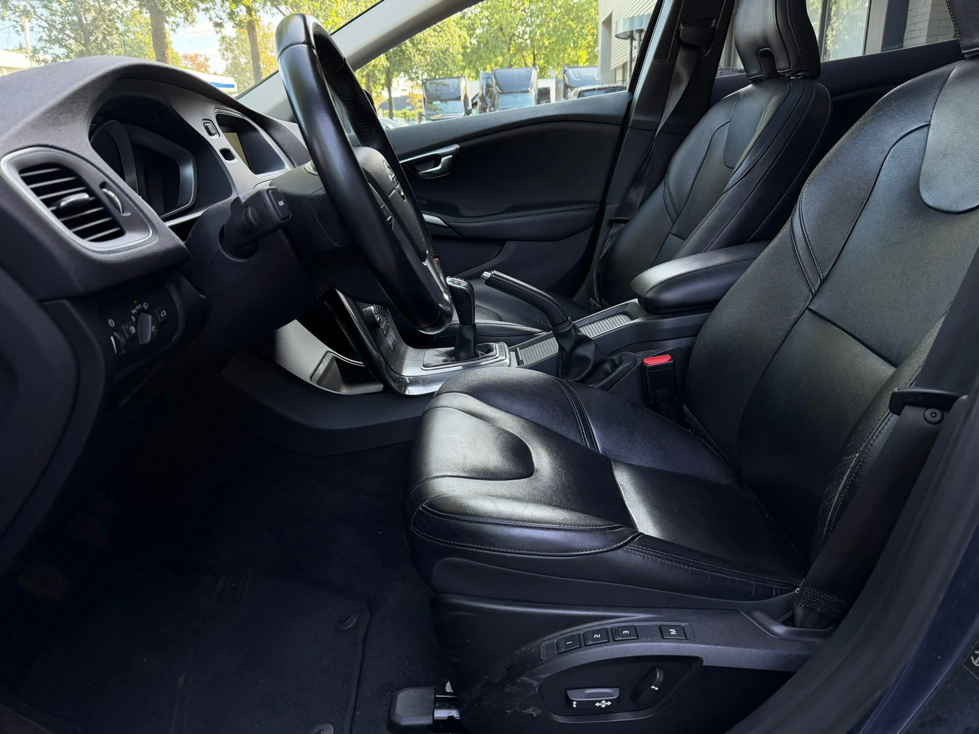 Volvo V40 2.0 D4 Ocean Race Business — photo 15