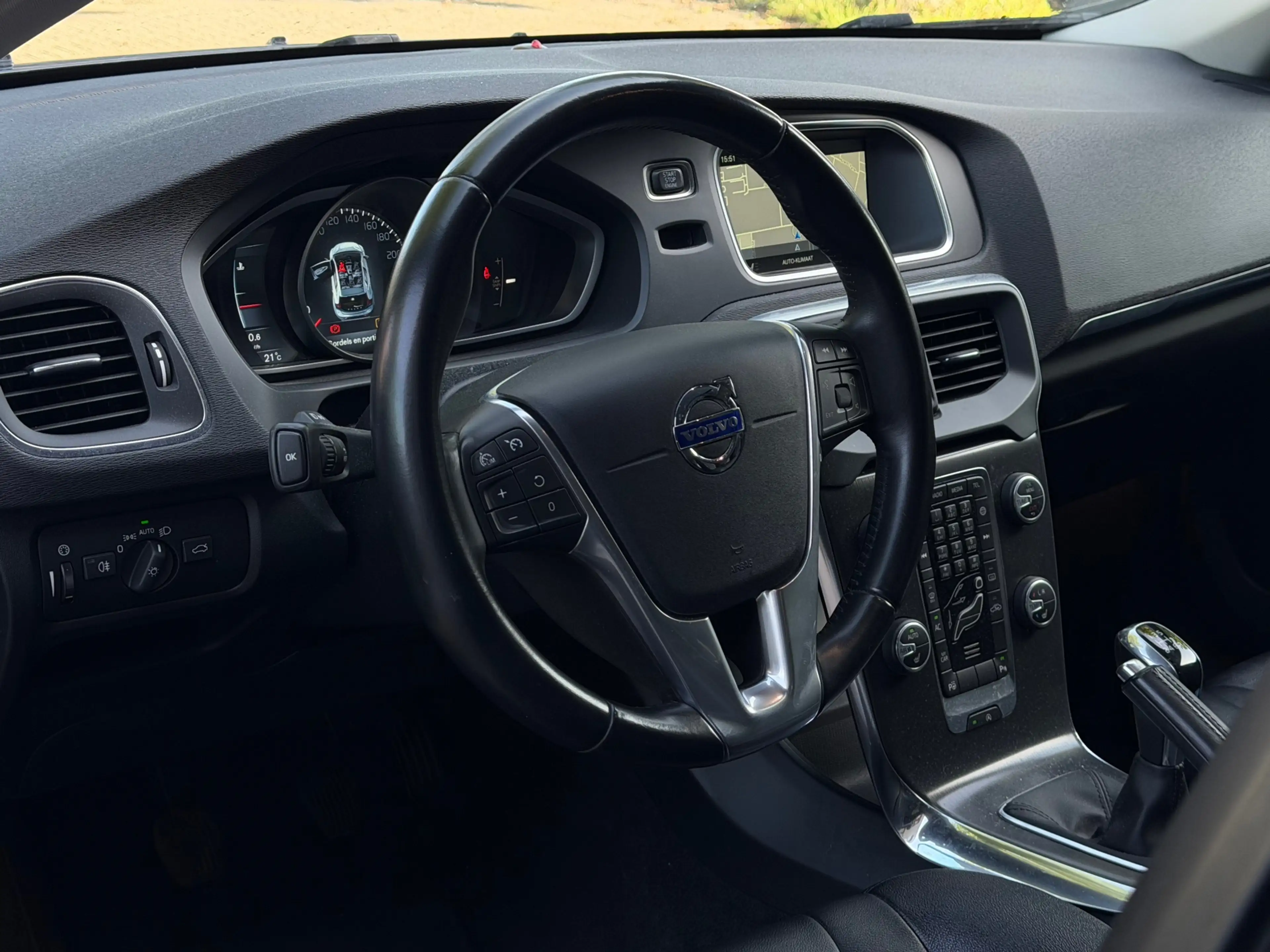 Volvo V40 2.0 D4 Ocean Race Business — photo 9