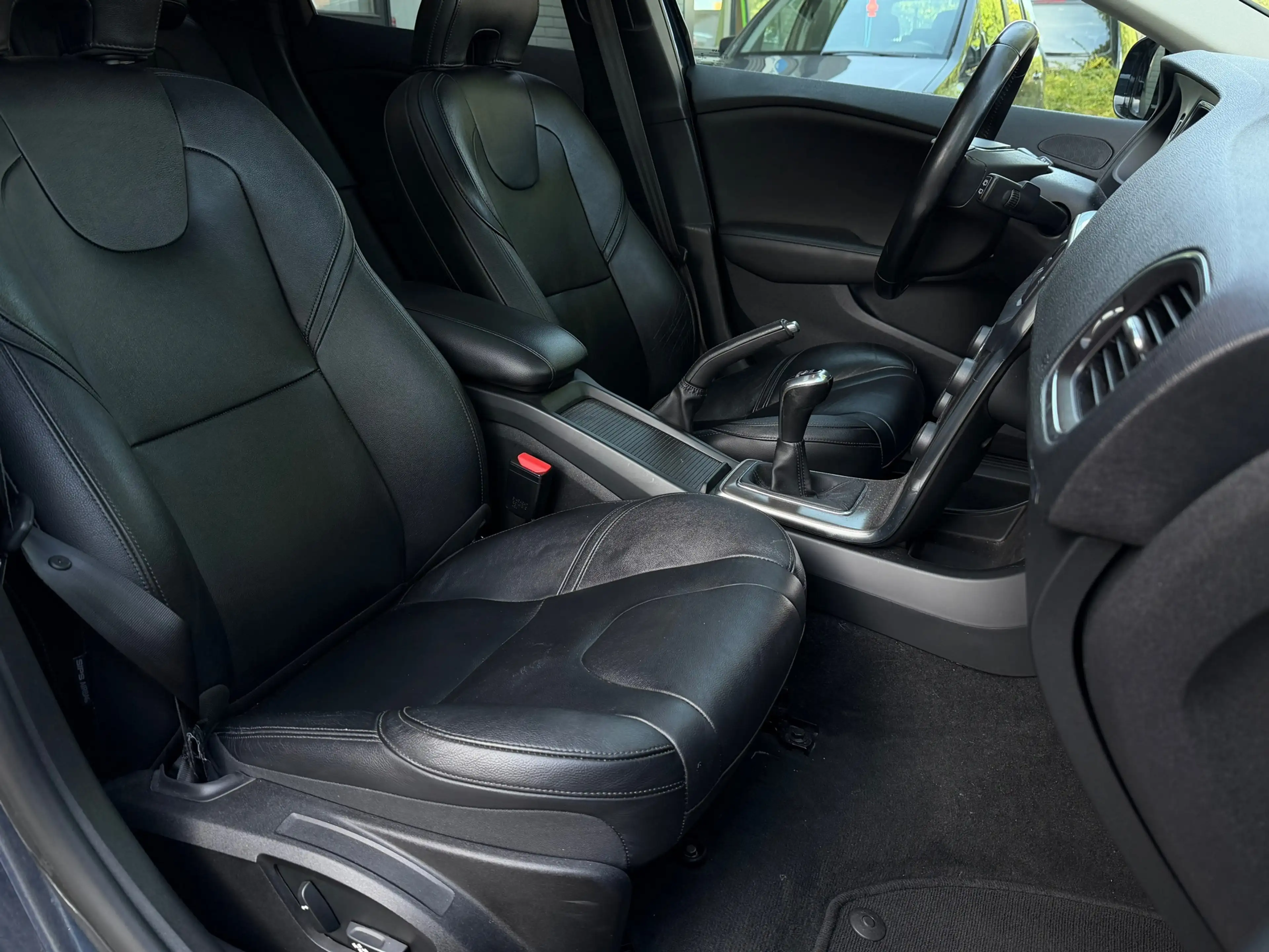 Volvo V40 2.0 D4 Ocean Race Business — photo 13