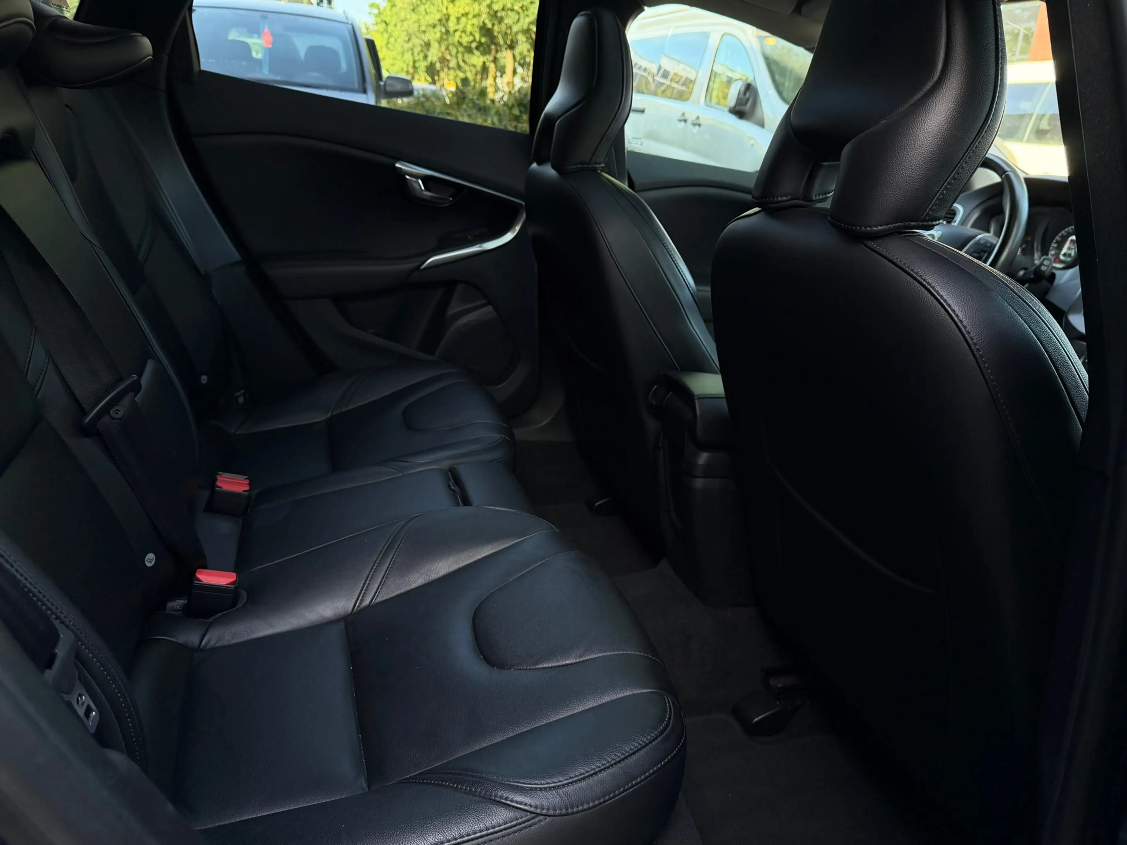 Volvo V40 2.0 D4 Ocean Race Business — photo 11