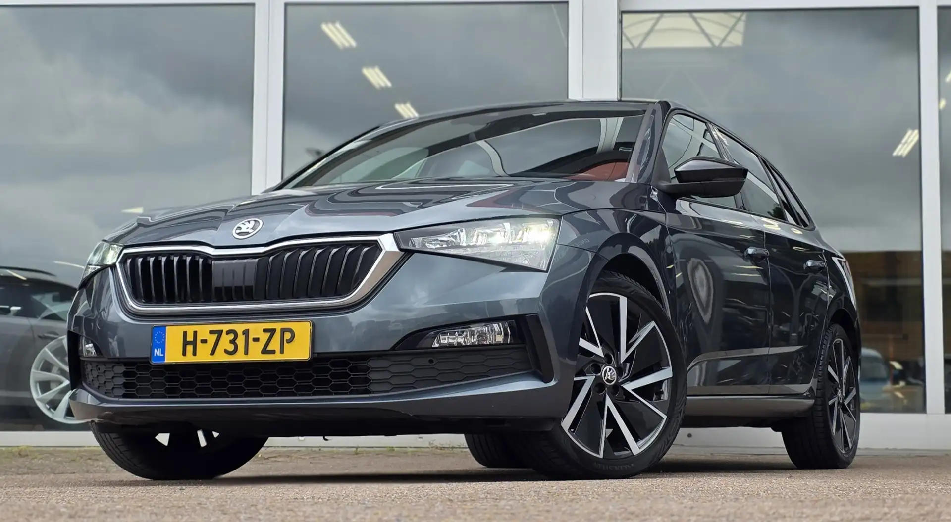 Skoda Scala 1.5 TSI Sport Business A/T 18"LM vlegen Apple Car Gris - 1