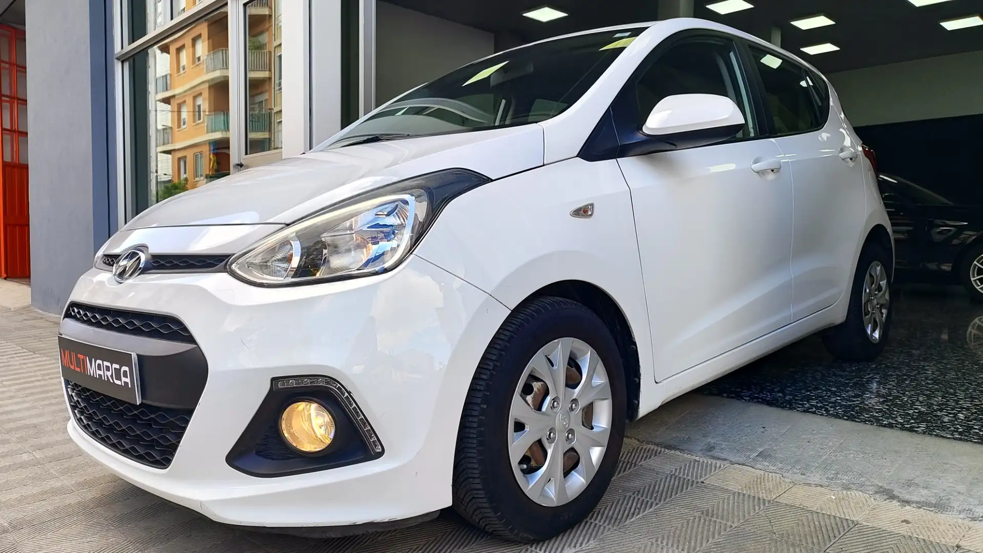 Hyundai i10 1.0 Essence Blanc - 1