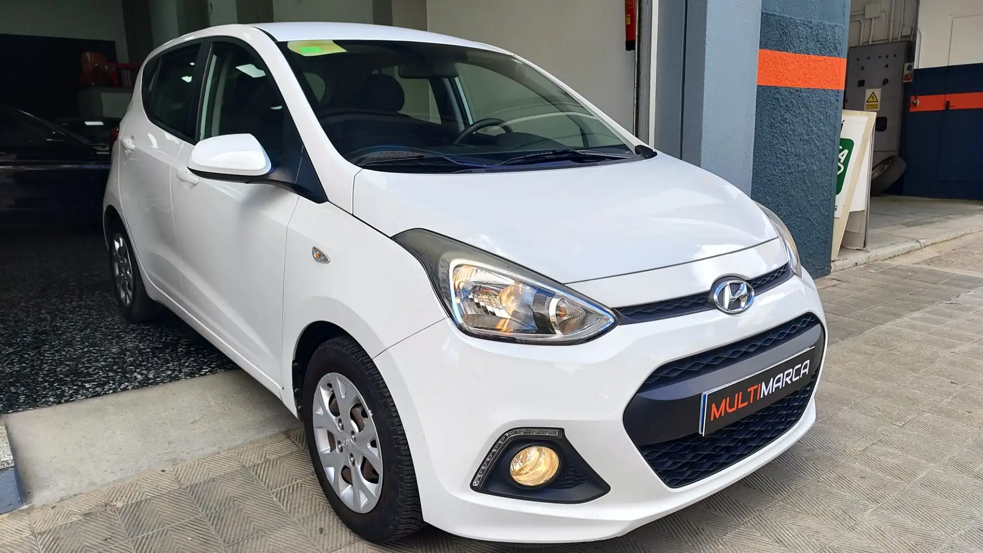 Hyundai i10 1.0 Essence Blanc - 2