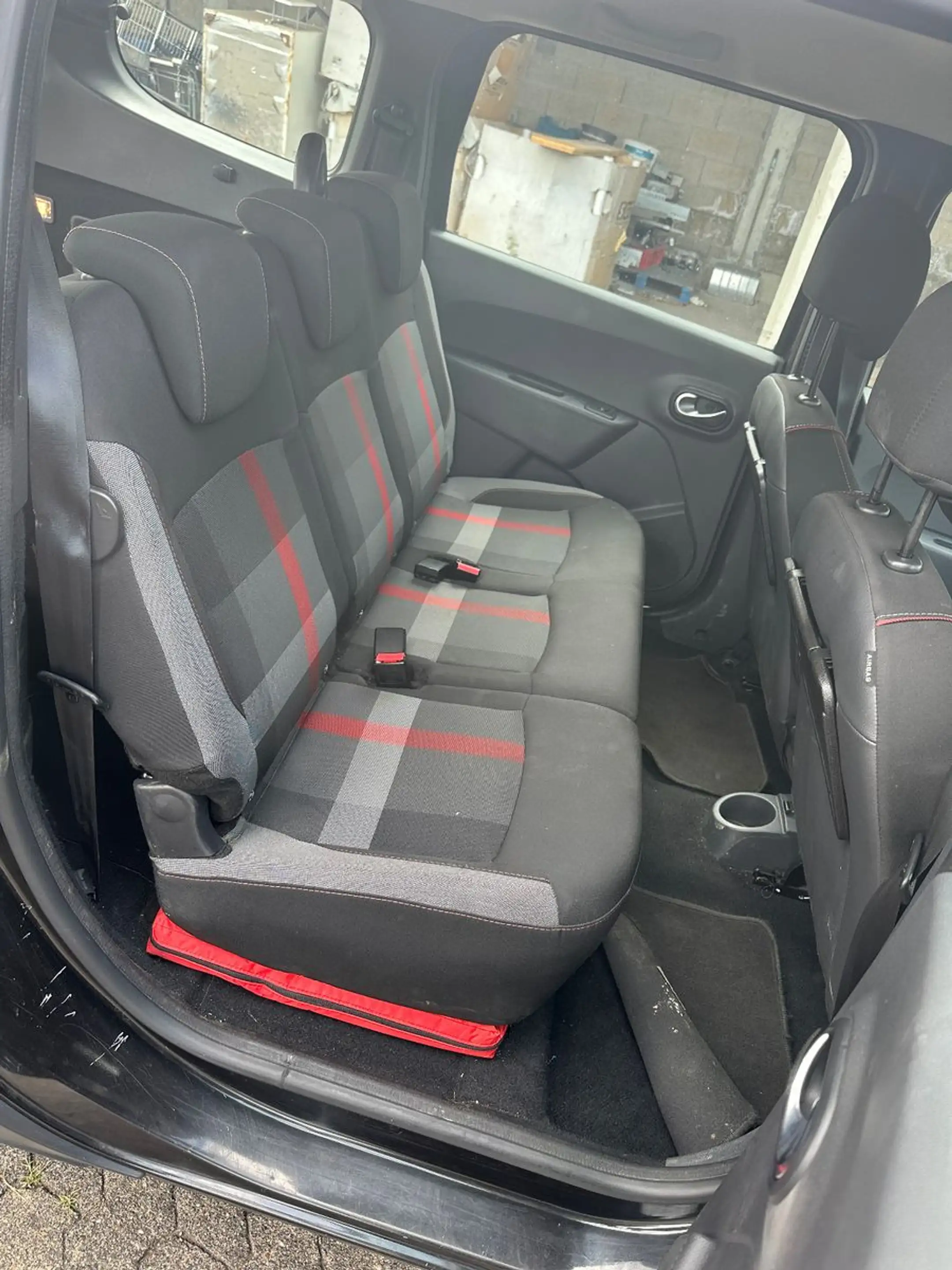 Dacia Lodgy Stepway — photo 11