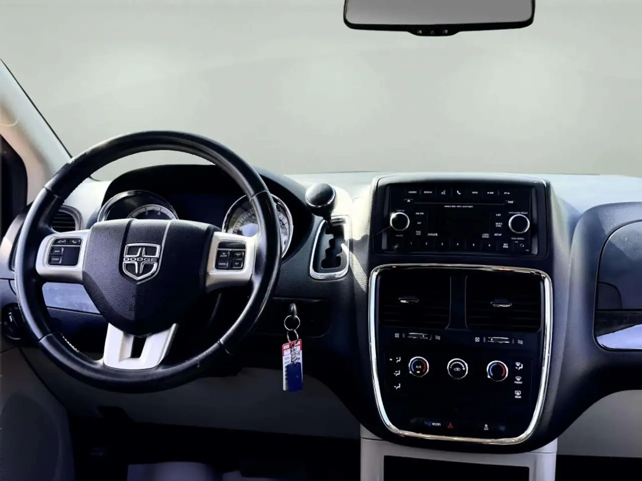 Dodge Grand Caravan photo Dodge Grand Caravan