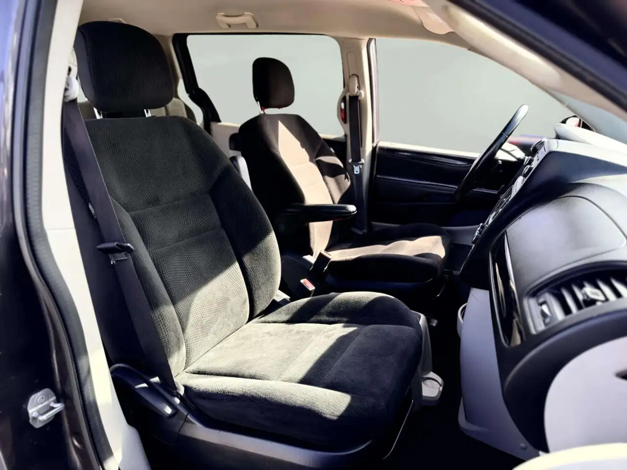 Dodge Grand Caravan photo Dodge Grand Caravan