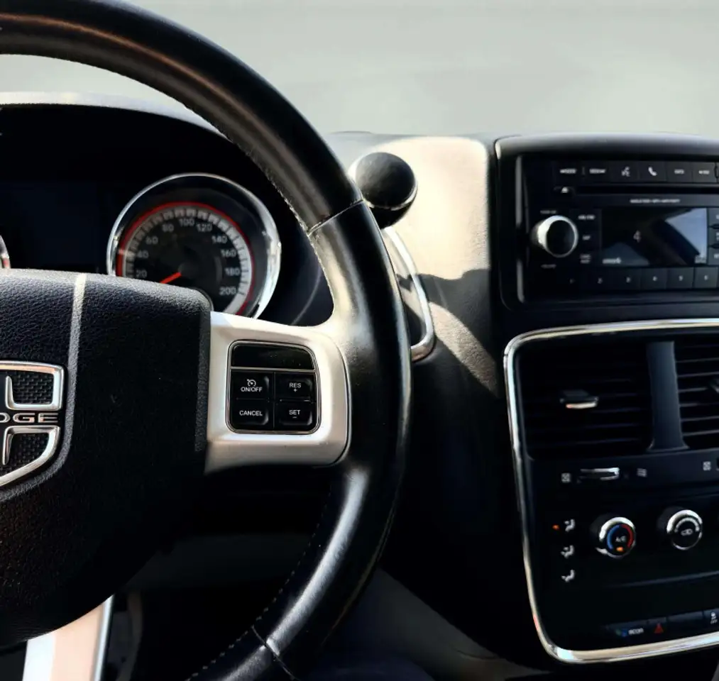 Dodge Grand Caravan photo Dodge Grand Caravan