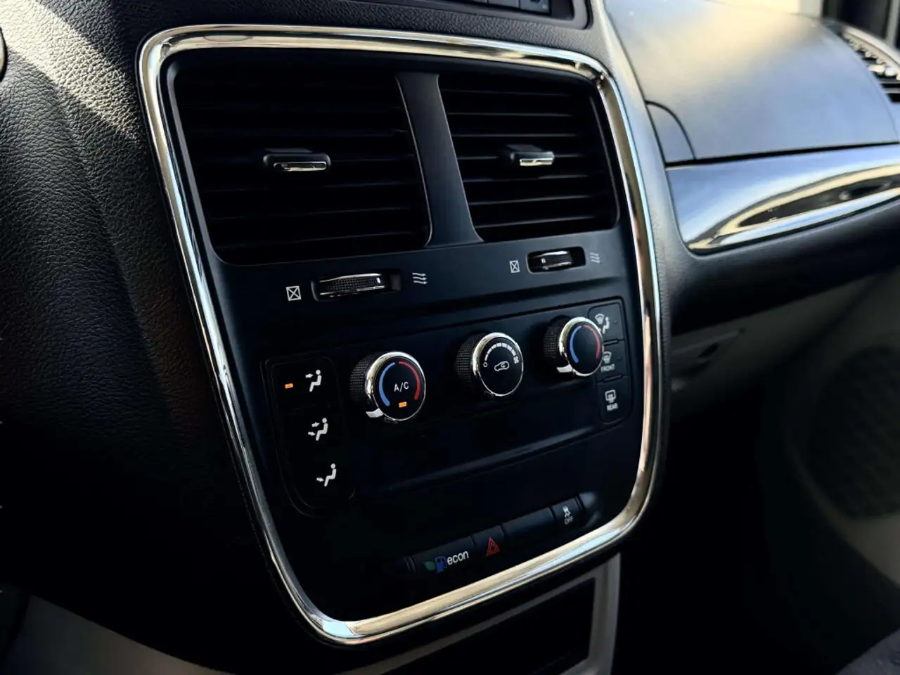 Dodge Grand Caravan photo Dodge Grand Caravan