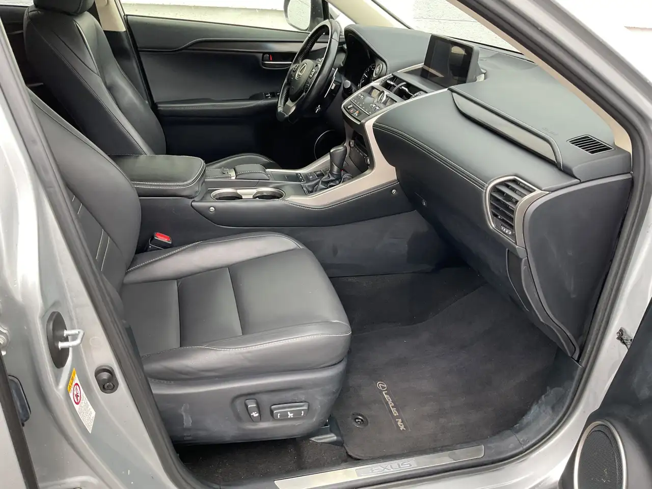 Lexus NX снимка Lexus NX