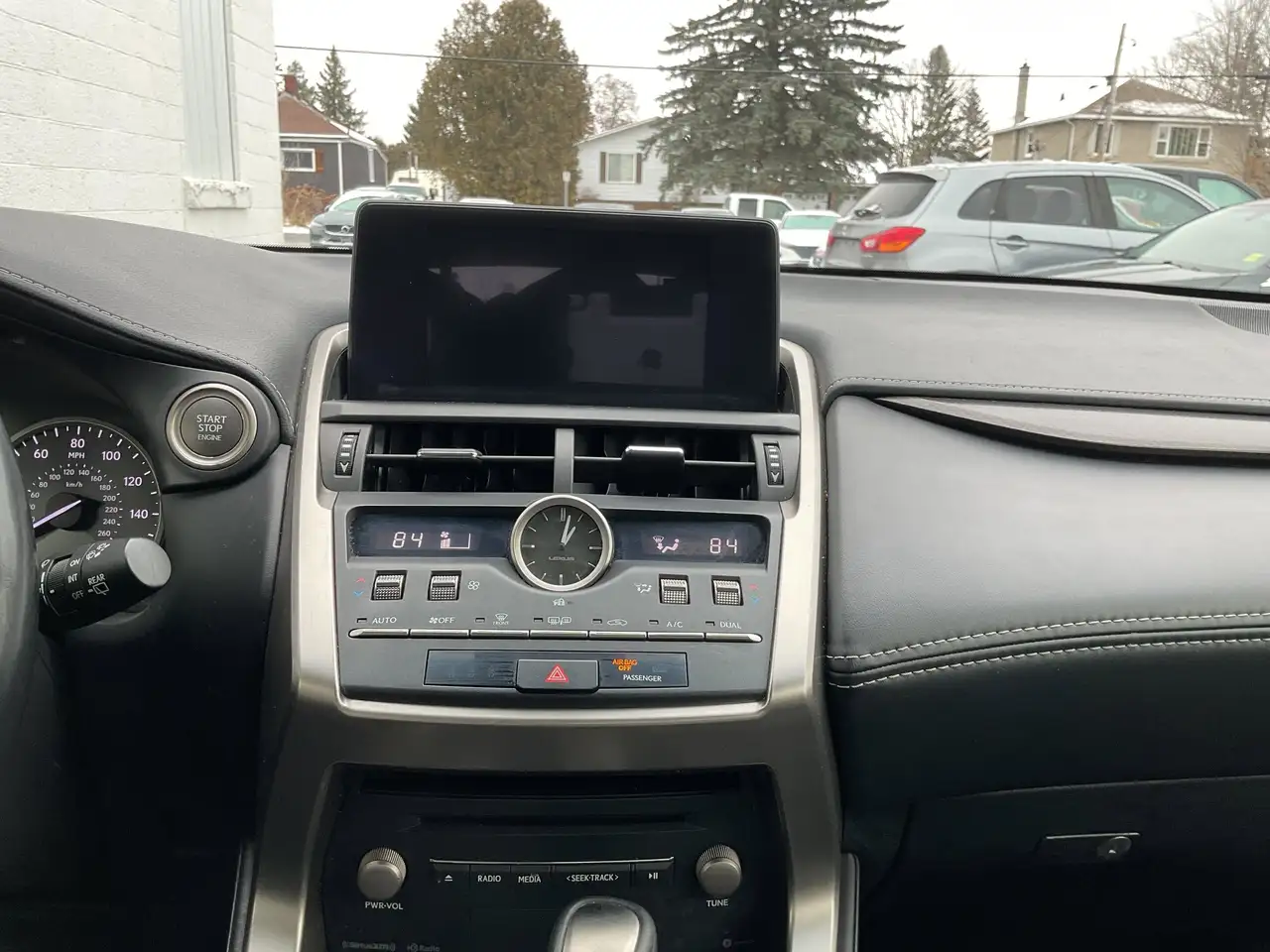 Lexus NX снимка Lexus NX