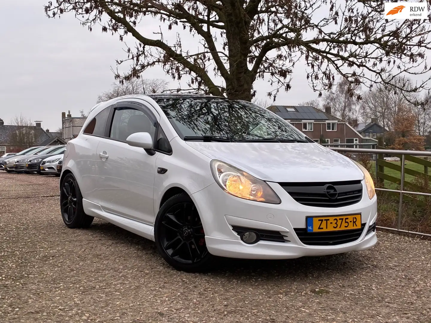 Opel Corsa 1.4-16V White Edition | Nieuwe apk + Airco Nu € 2. Blanco - 1