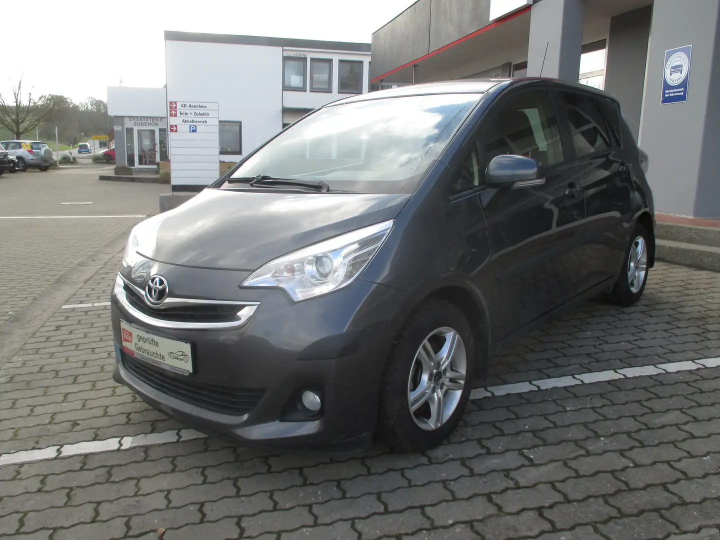 Toyota Verso-S Verso S 1.33i Club Gris - 2
