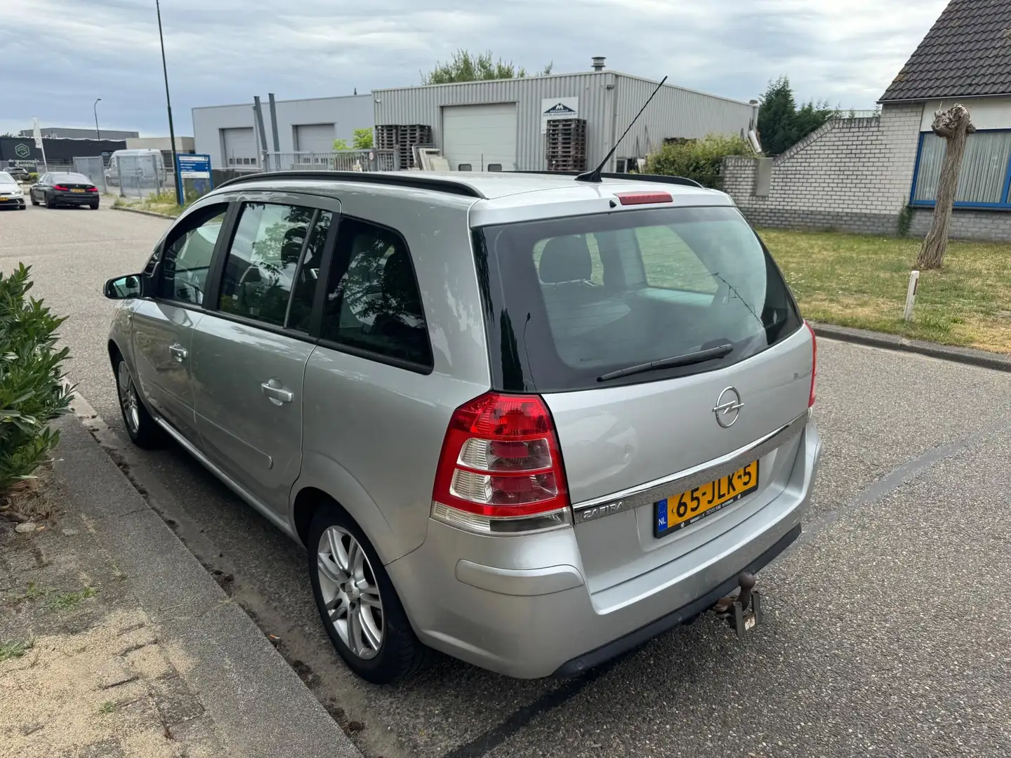 Opel Zafira 1.8 Business 7PERS, AUTOMAAT, AIRCO,TRKHAAK Grijs - 2