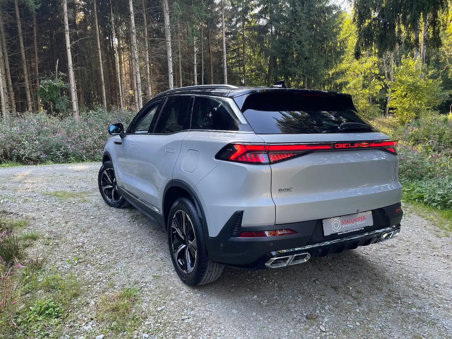 BAIC Beijing X75 PANO Leder CarPlay SHZ inkl. ÜBF STM Silber - 2