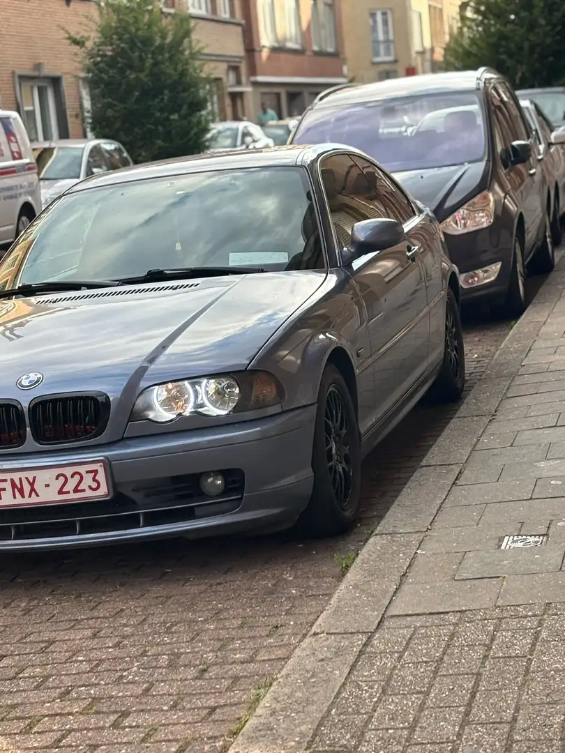 BMW BMW Série 3 E46. moteur V6. 2.2L - 1