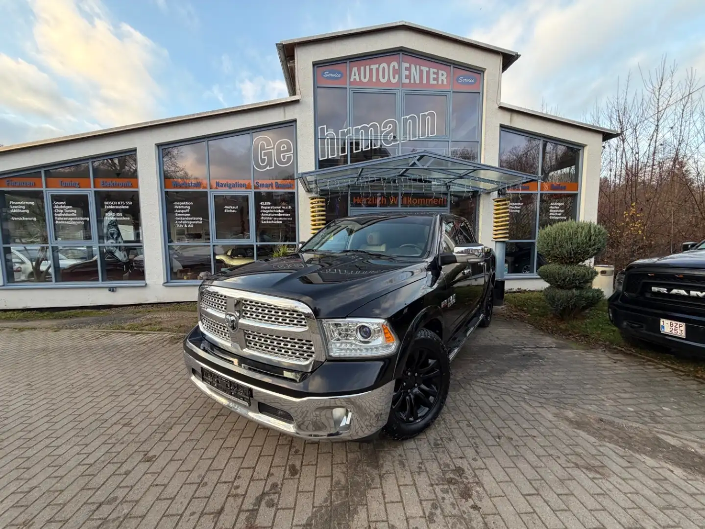 Dodge RAM 1500 5,7 HEMI 4+4 LARAMIE Black - 1