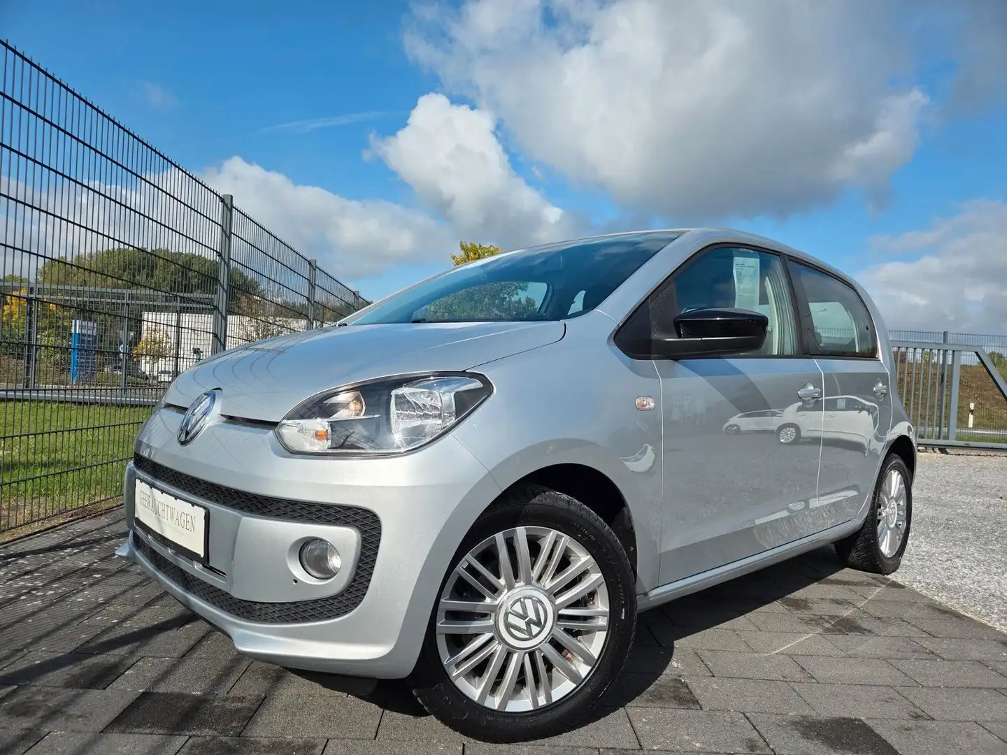 Volkswagen up! cup Navi/Sitzheizung/Ganzjahresreifen Argent - 2