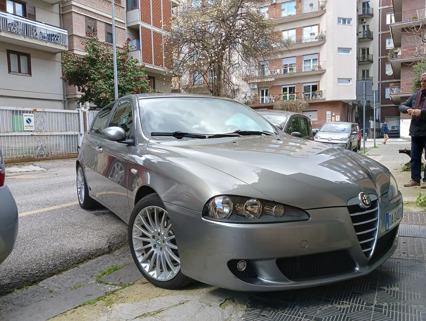 Alfa Romeo 147 147 5p 1.9 jtd mjt Progression c/CL,esp 150cv Gris - 2