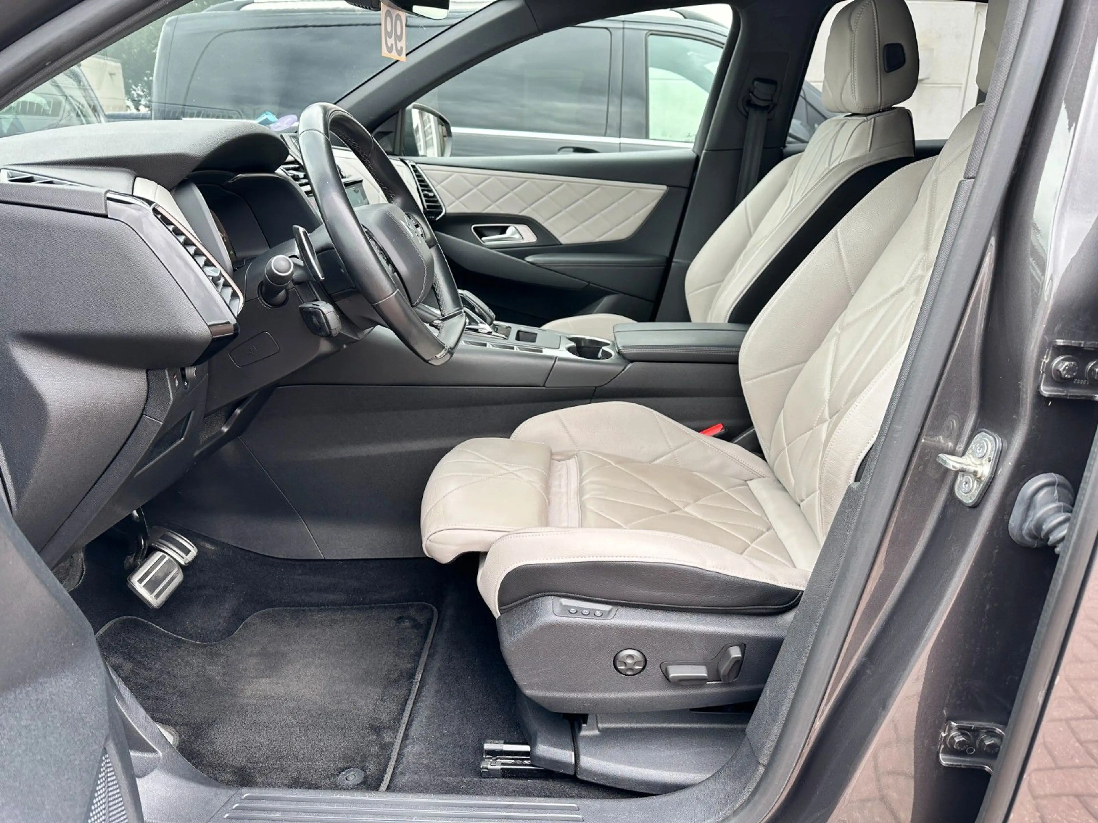 DS Automobiles DS 7 Crossback DS 7 Crossback 1.6 Ligne Noire Special Edition — photo 6