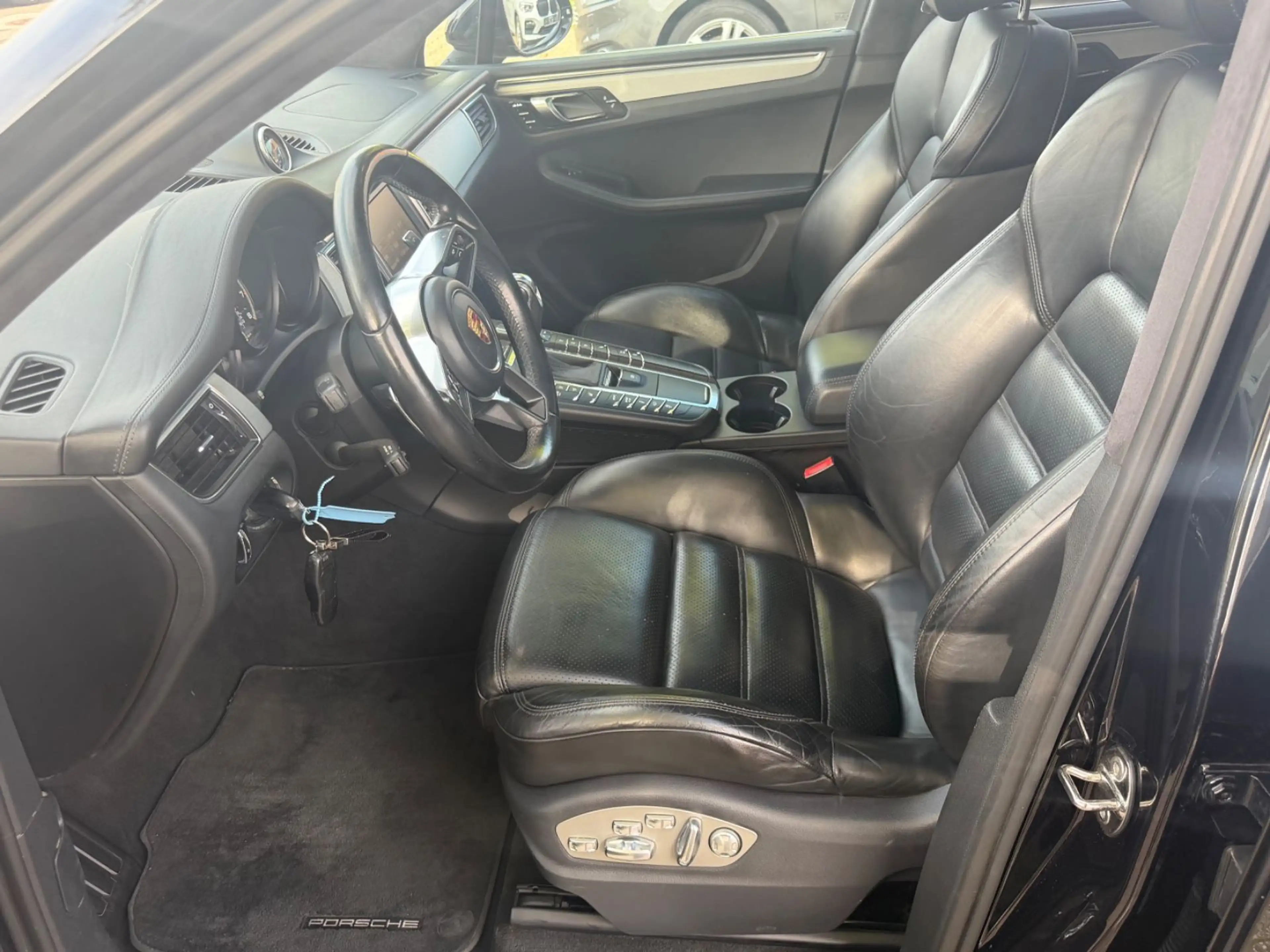 Porsche Macan Turbo /// 1 Hand /// Traum /// — photo 12