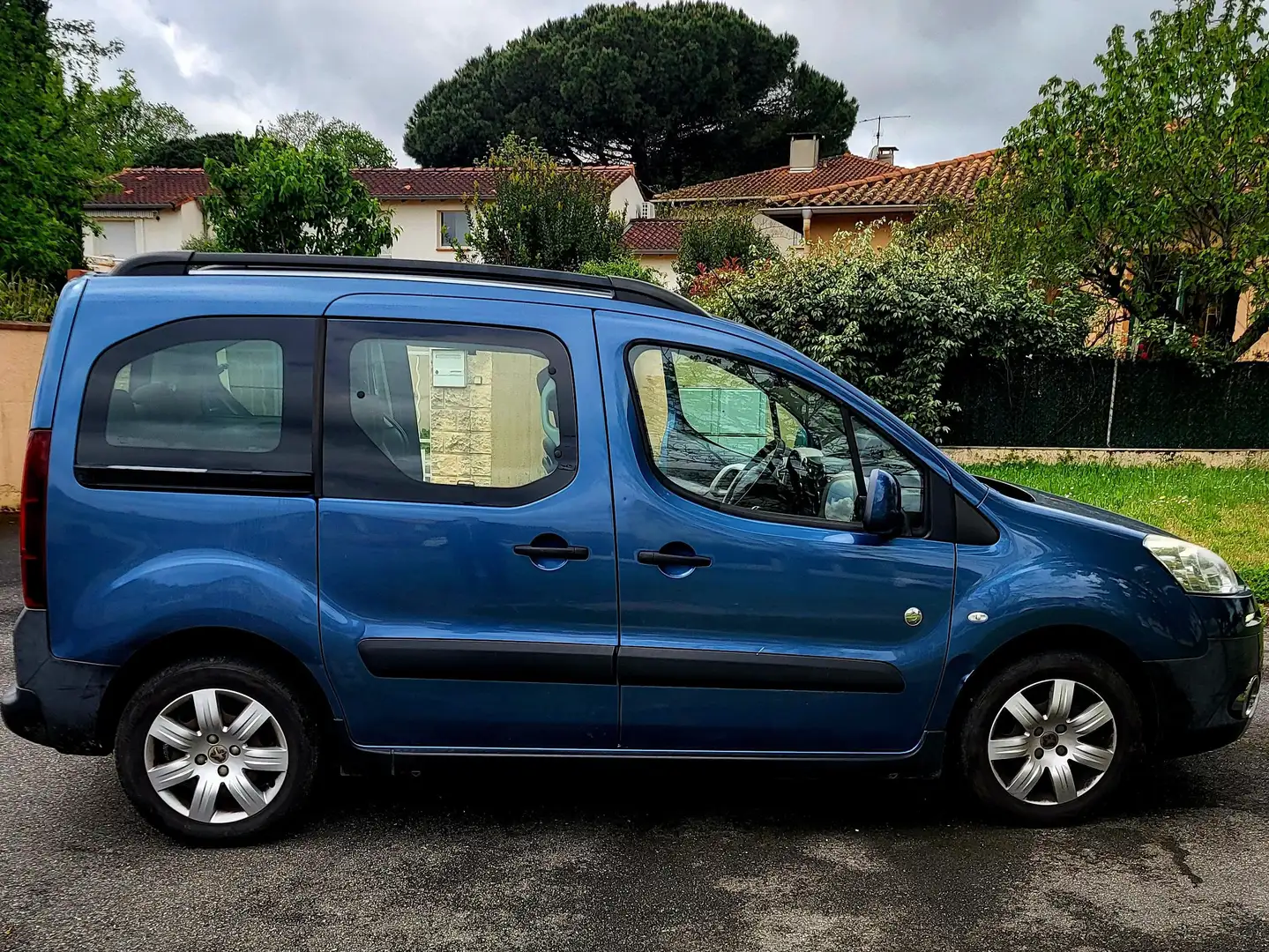 Peugeot Partner Partner Tepee 1.6 HDi FAP 92ch Active 7pl Modrá - 1