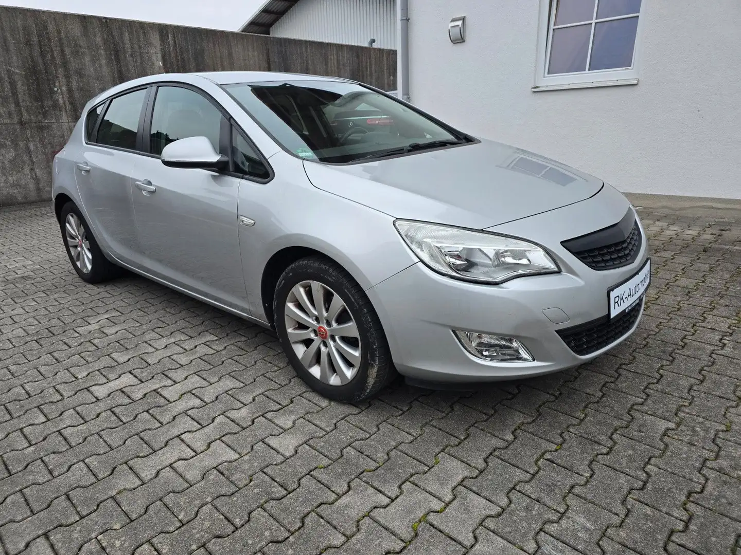 Opel Astra J Lim. 5-trg. Edition Silber - 2