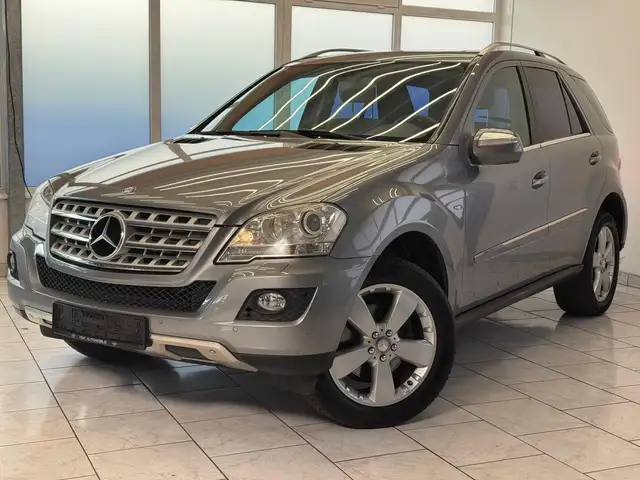 Mercedes-Benz ML 300 CDI - ESHD/AHK/Xenon/Airmatic/Comand